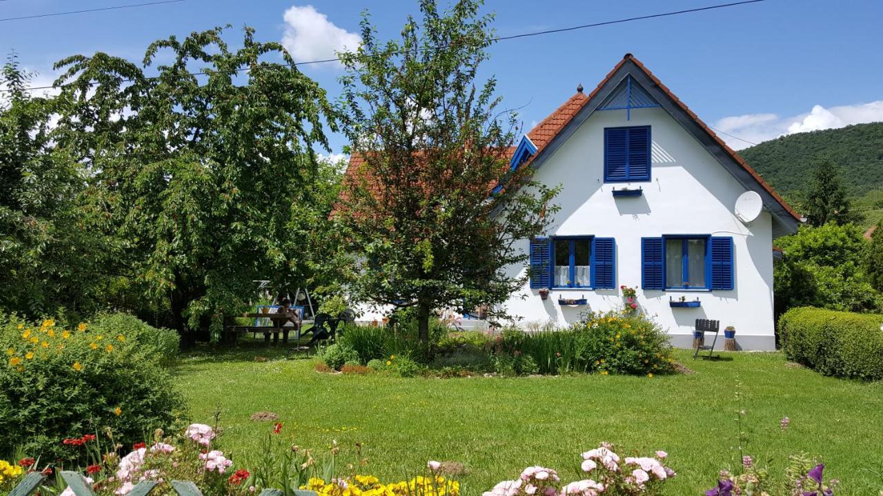Aron Apartman Badacsonytomaj Exterior photo